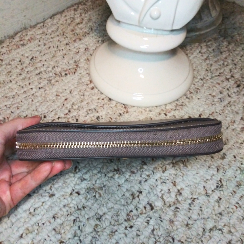 Kate Spade NWOT Taupe Large Leather Continental Zip Around Leather Wallet - Picture 4 of 13